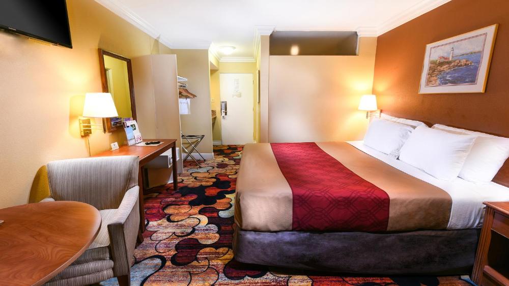 King Room - Non-Smoking interior